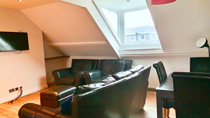 3 Bedroom Flat To Rent In Osborne Road, Jesmond, Newcastle Upon Tyne, NE2