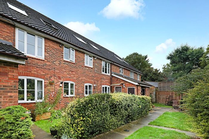 1 Bedroom Flat To Rent In Godolphin Place, Acton, W3