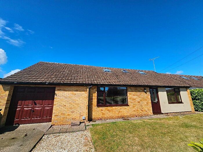 3 Bedroom Chalet To Rent In Mayfield Road, Banbury, OX16