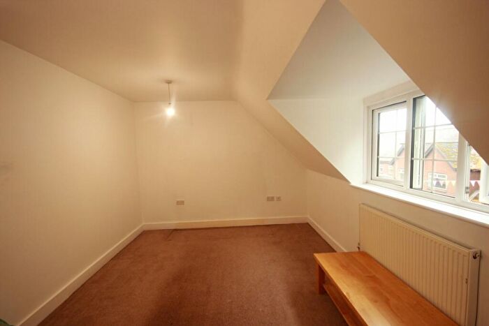 1 Bedroom Flat To Rent In Churchfield Road, Chalfont St Peter, SL9