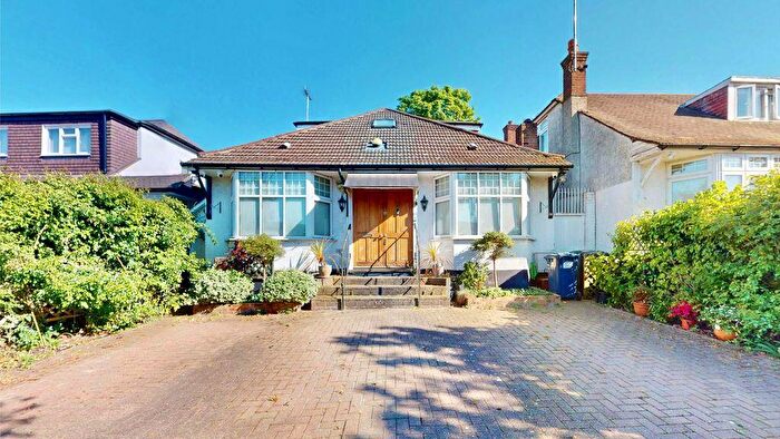 3 Bedroom Detached Bungalow For Sale In Decoy Avenue, Temple Fortune, NW11