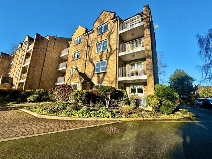 2 Bedroom Flat For Sale In Skircoat Lodge, Ravenscliffe Close, Skircoat Green, HX3