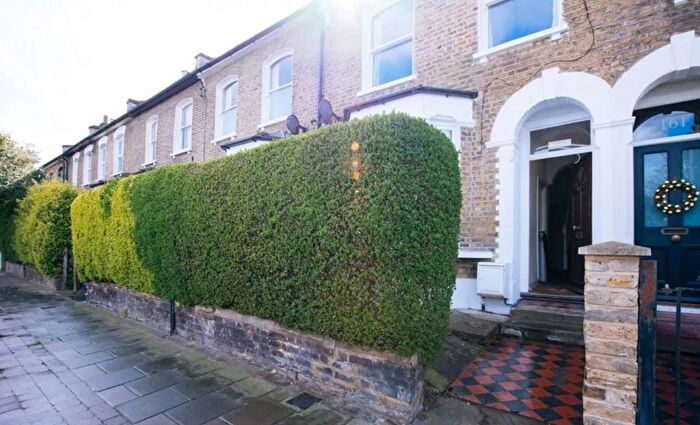 5 Bedroom Semi-Detached House To Rent In Hollydale Road, Peckham, SE15