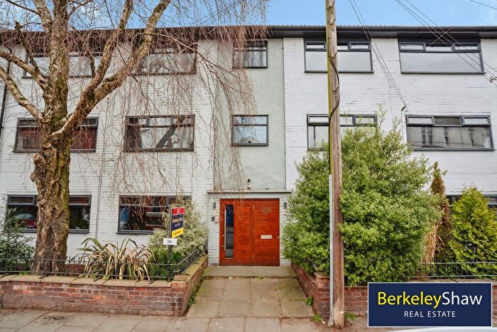 2 Bedroom Flat To Rent In Lark Lane, Liverpool, Merseyside, L17