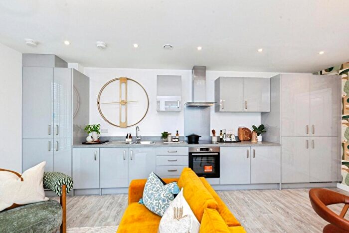 1 Bedroom Flat For Sale In St. Cloud Way, Maidenhead, Berkshire, SL6