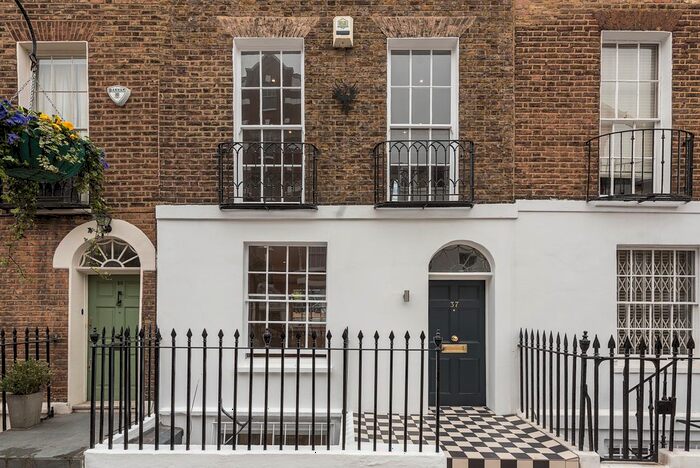 3 Bedroom Town House To Rent In Molyneux Street, London, W1H