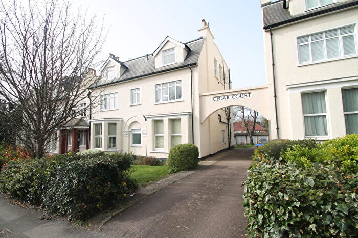 2 Bedroom Flat To Rent In Cedars Road, **Zero Deposits Option Available**, SM2