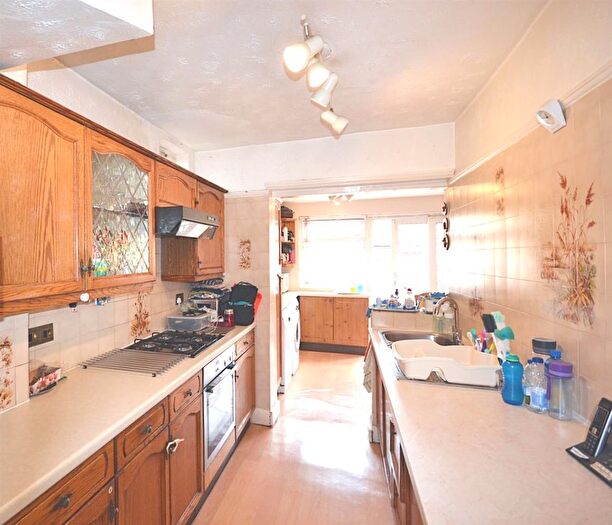 3 Bedroom Terraced House To Rent In Morley Road, Chadwell Heath, Romford, RM6