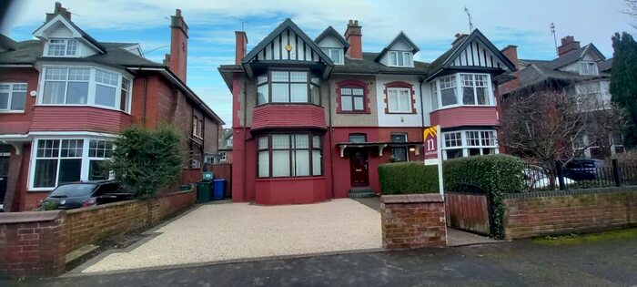 5 Bedroom Semi-Detached House To Rent In Windsor Road, Town Moor, Doncaster, DN2