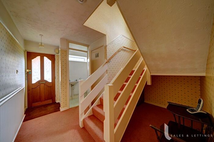 3 Bedroom End Of Terrace House For Sale In Archer Close, Studley, B80