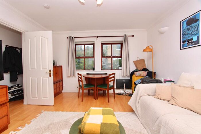2 Bedroom House To Rent In Pegasus Close, N16