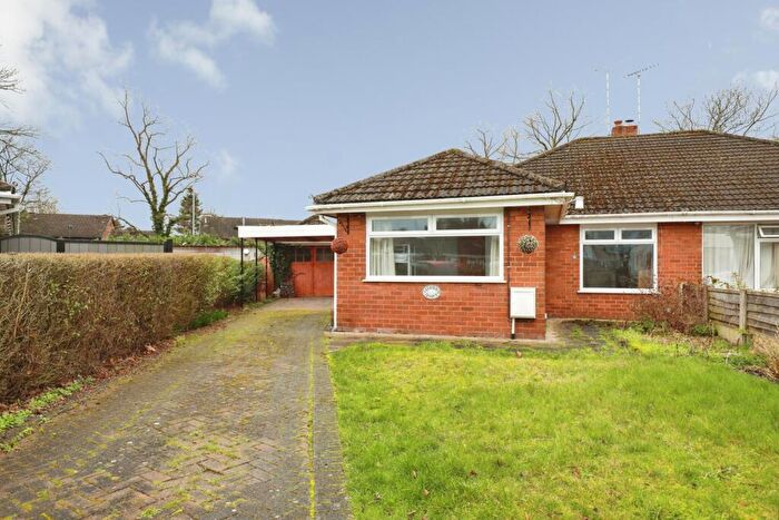 3 Bedroom Bungalow For Sale In Grasmere Avenue, Crewe, Cheshire, CW2