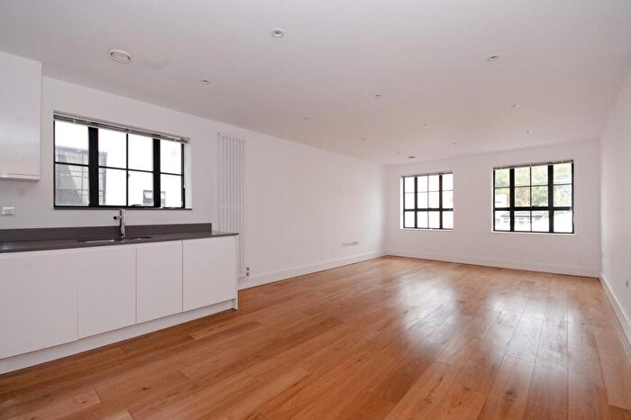 2 Bedroom Flat To Rent In Follis House, D Orleston Road, N7