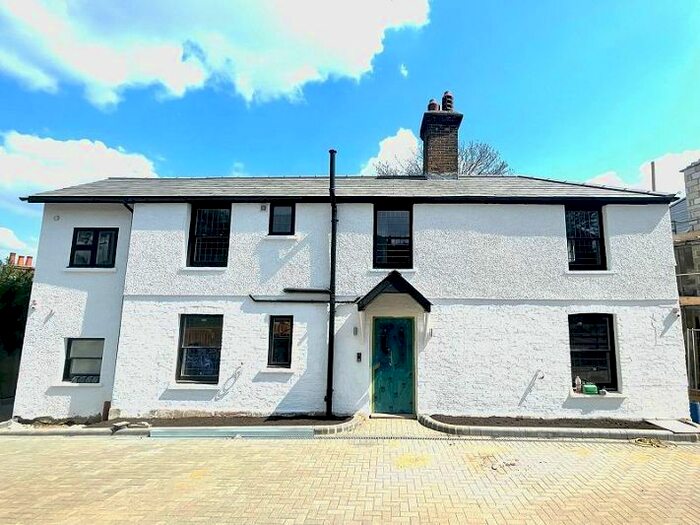 3 Bedroom Flat To Rent In Elms Lane, Wembley, HA0