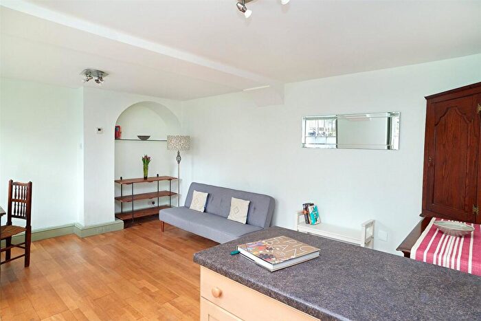 1 Bedroom Apartment To Rent In Highbury Place, London, N5