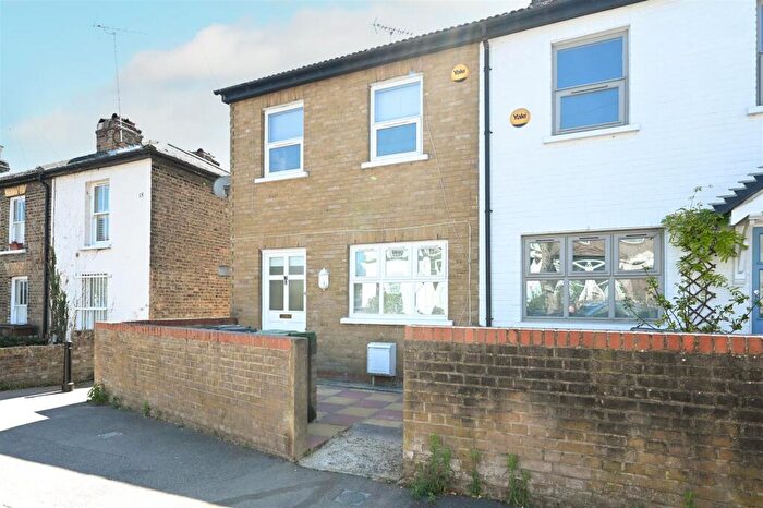 2 Bedroom House To Rent In Barclay Road, Walthamstow, E17