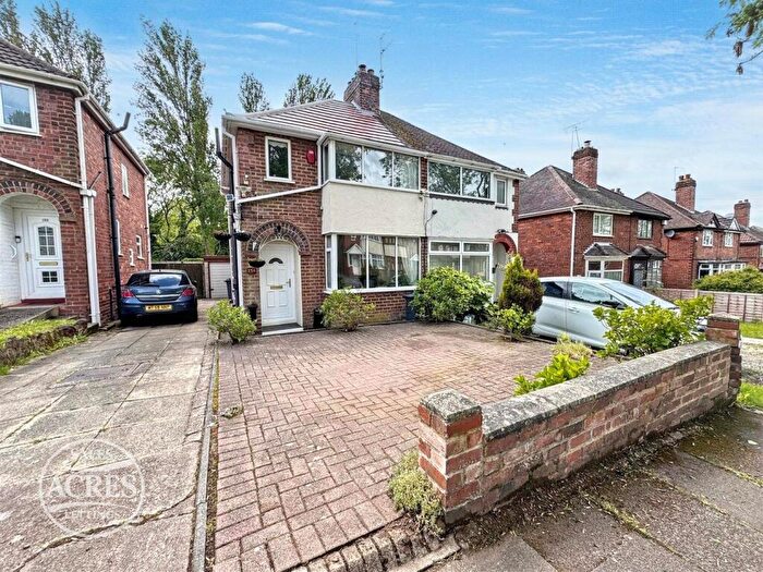 3 Bedroom Semi-Detached House For Sale In Dyas Avenue, Great Barr, Birmingham, B42