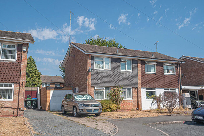 3 Bedroom Semi Detached House For Sale In Walcot Drive, Great Barr, Birmingham, B43