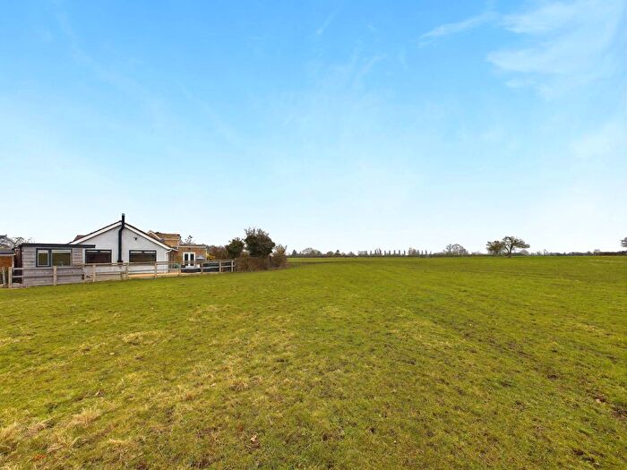 3 Bedroom Detached Bungalow For Sale In Holliers Close, Sydenham, OX39