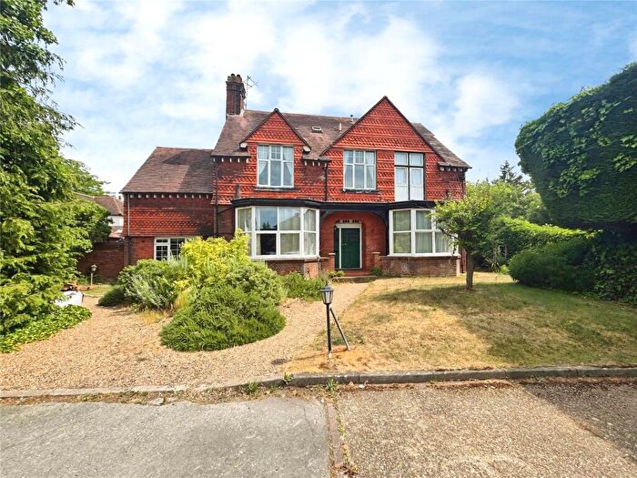 1 Bedroom Flat For Sale In Manor Court, Manor Drive, Surbiton, KT5