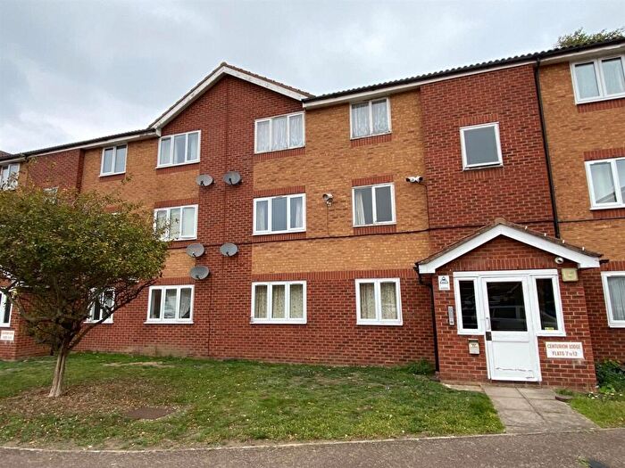 1 Bedroom Apartment For Sale In Coopers Close, Dagenham, RM10