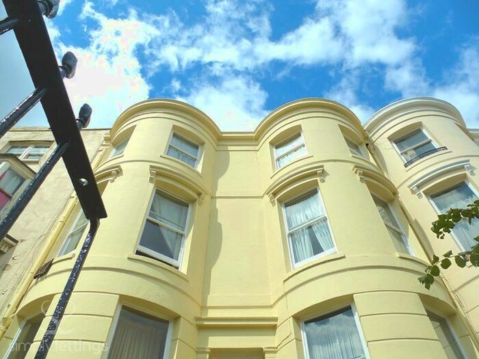 Studio To Rent In Lower Rock Gardens, Brighton BN2