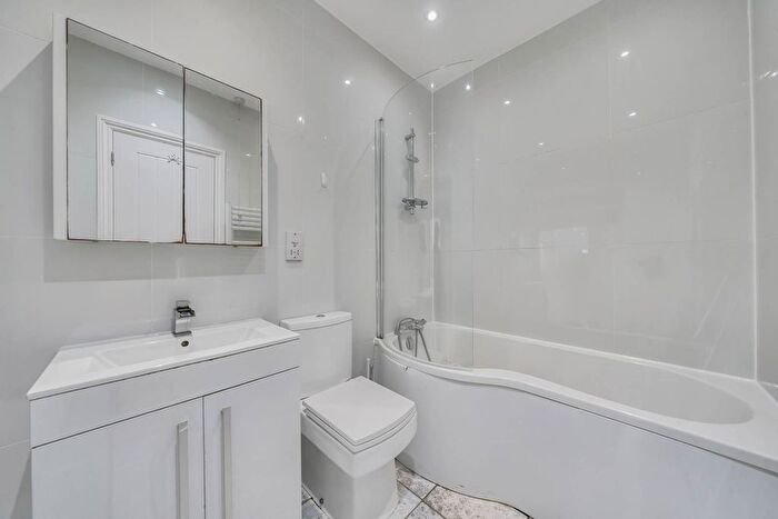 2 Bedroom Flat To Rent In Madeley Road, Ealing Broadway, London, W5