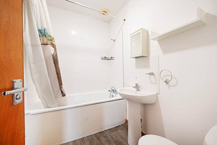 1 Bedroom Flat To Rent In Graham Road, Hackney, London, E8