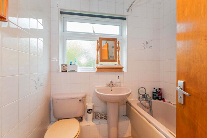 3 Bedroom Link Detached House For Sale In Cadwell Drive, Maidenhead, SL6
