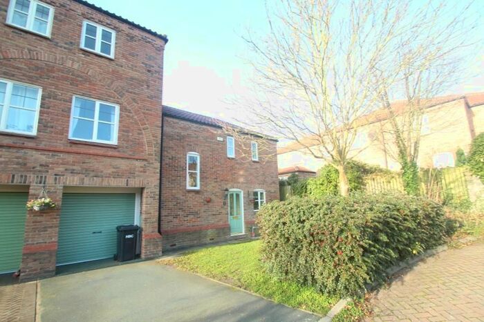 3 Bedroom Property To Rent In East View Court, Goldsborough HG5