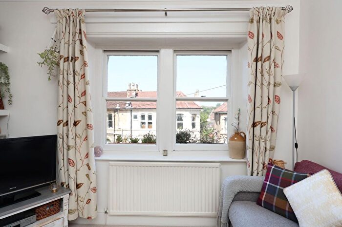 1 Bedroom Flat For Sale In Belmont Road, St. Andrews, BS6