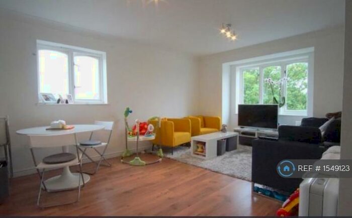 2 Bedroom Flat To Rent In Colliers Wood, Mitcham, CR4