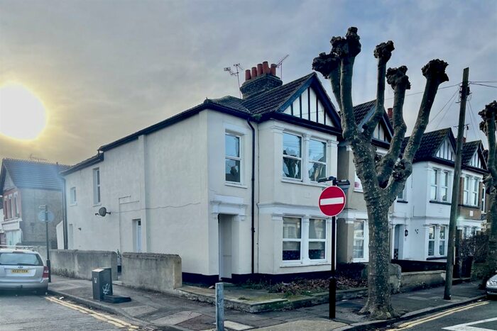 1 Bedroom Flat To Rent In Osborne Road, SS0