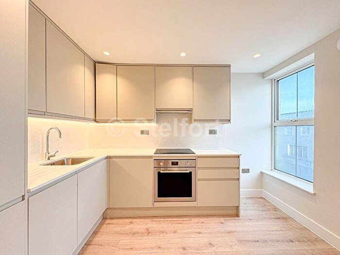 3 Bedroom Flat To Rent In Hornsey Road, London, N7
