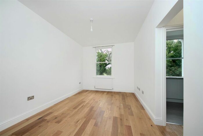 2 Bedroom Flat To Rent In The Common, London, W5