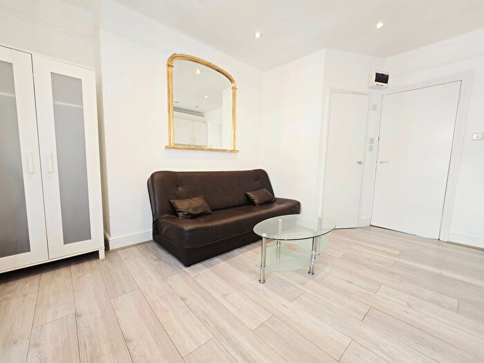 3 Bedroom Flat To Rent In Nassau Street, Fitzrovia, W1W