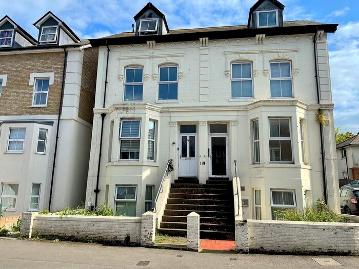 1 Bedroom Flat To Rent In Folkestone Road, Dover, CT17