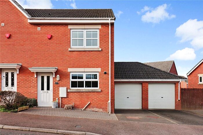 3 Bedroom Semi-Detached House For Sale In Dobson Close, High Spen, Rowlands Gill, Tyne And Wear, NE39