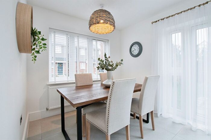 3 Bedroom Detached House For Sale In Edmondsham Road, Verwood, BH31