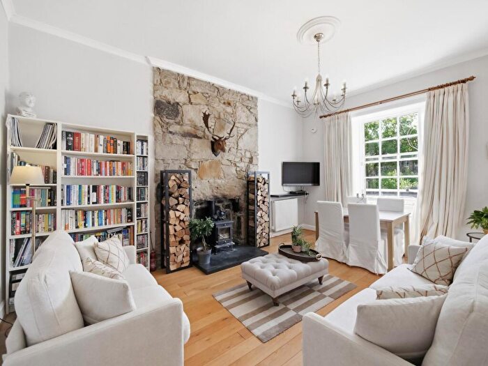 3 Bedroom Flat For Sale In / Raeburn Street, Edinburgh, EH4