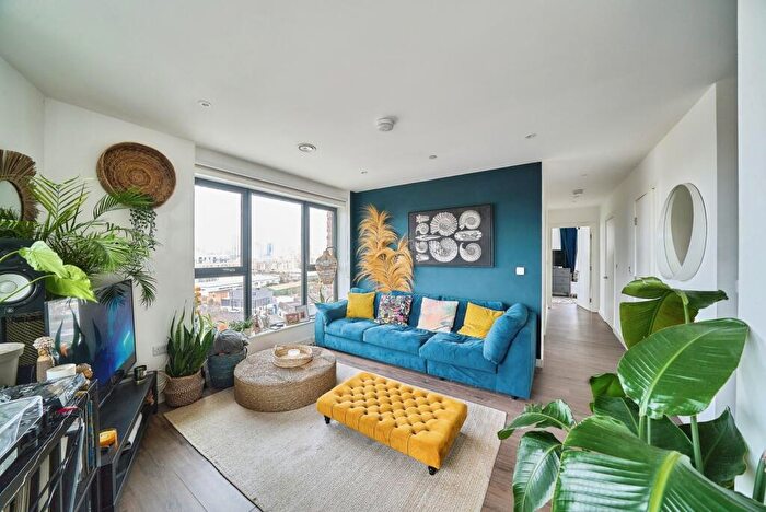 2 Bedroom Flat For Sale In Dipper Drive, London, London, E3