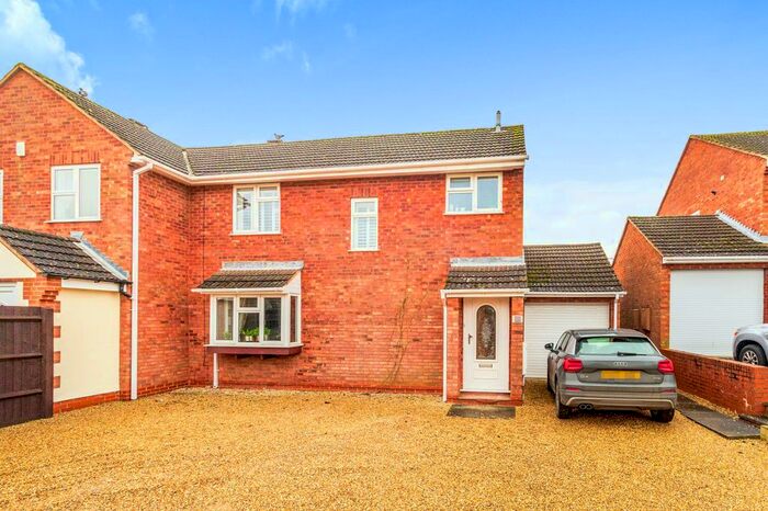 3 Bedroom Semi-Detached House To Rent In Clay Hill, Two Mile Ash, MK8