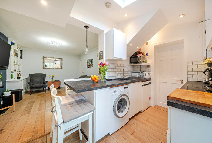 2 Bedroom Apartment For Sale In Wide Way, Mitcham, CR4