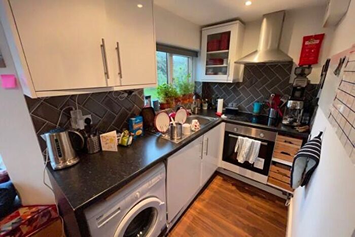 2 Bedroom Flat To Rent In Rhigos Gardens Cardiff, CF24