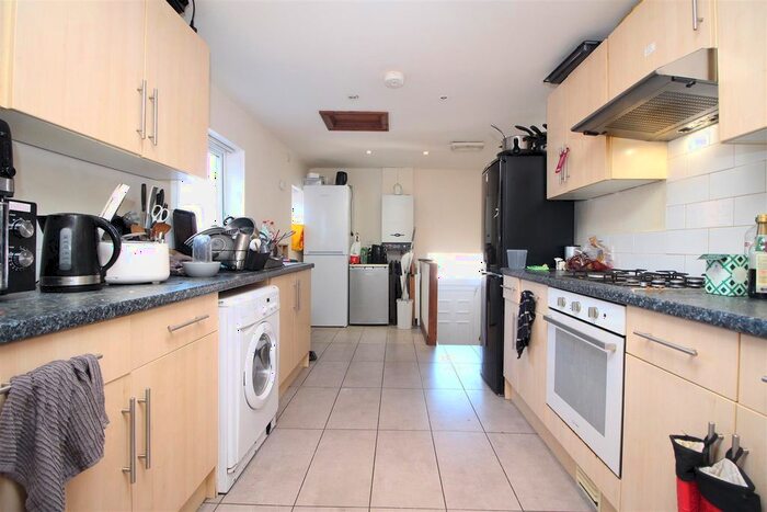 6 Bedroom Maisonette To Rent In Glenthorn Road, Jesmond, Newcastle Upon Tyne, NE2