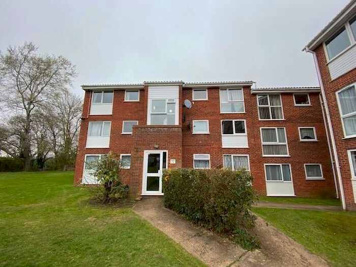 2 Bedroom Apartment To Rent In Nightingale Walk, Hemel Hempstead, HP2