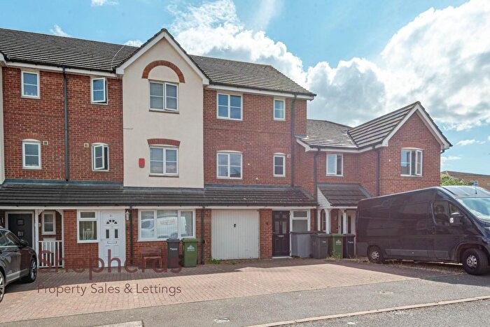 4 Bedroom Town House To Rent In Ontario Close, Broxbourne, EN10