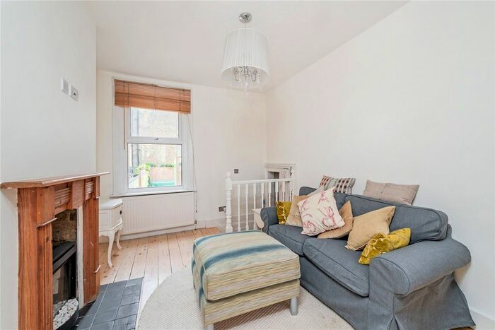 2 Bedroom Flat To Rent In Wandsworth Bridge Road, Fulham, SW6