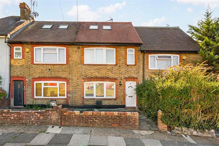 3 Bedroom Property To Rent In Clitterhouse Road, Cricklewood, NW2