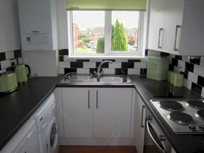 2 Bedroom Flat To Rent In Barnet Green, Dunscroft, Doncaster, DN7